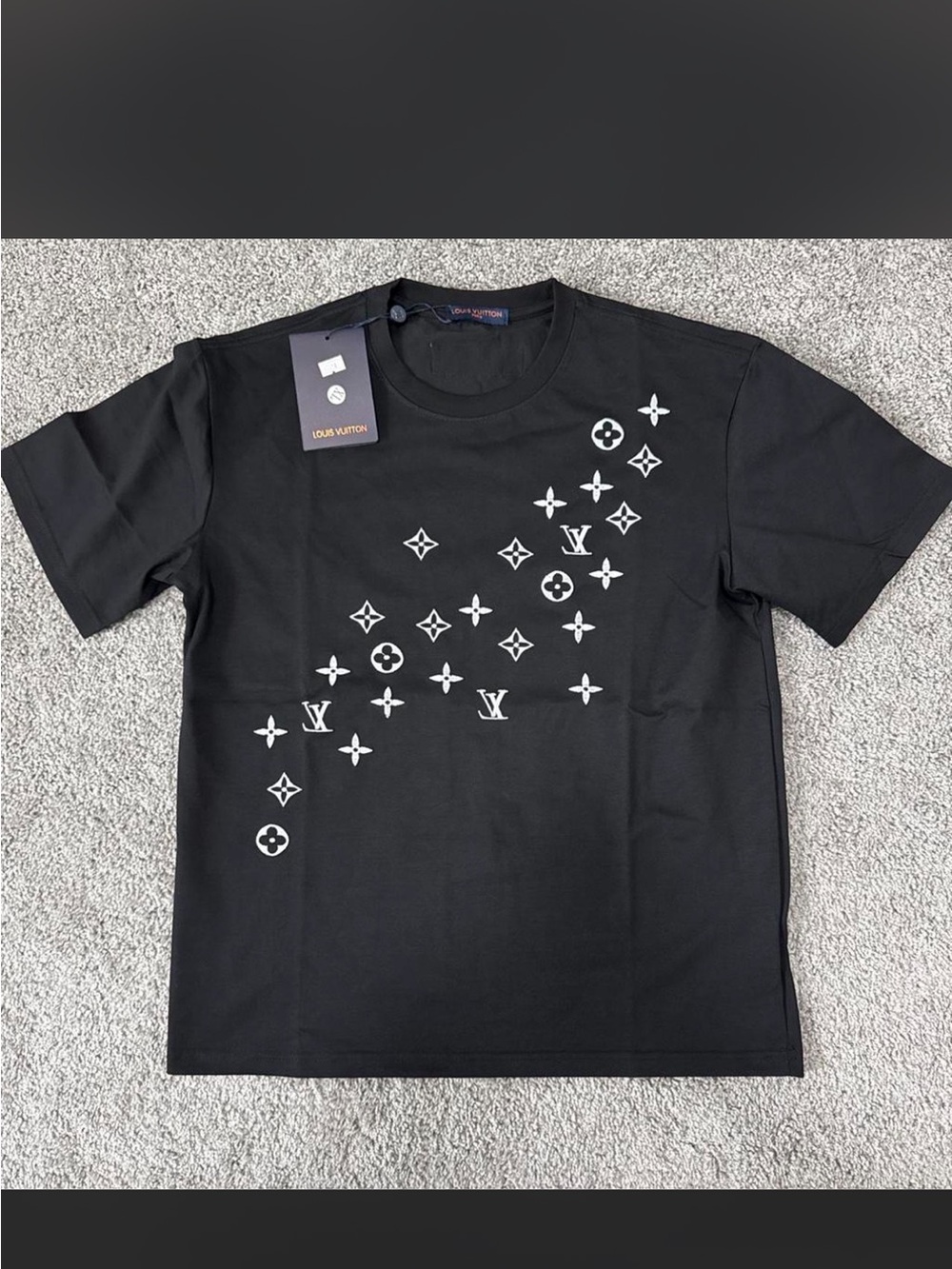 Louis Vuitton Black Monogram Scatter Crewneck T-Shirt size L length 26” wide 19”